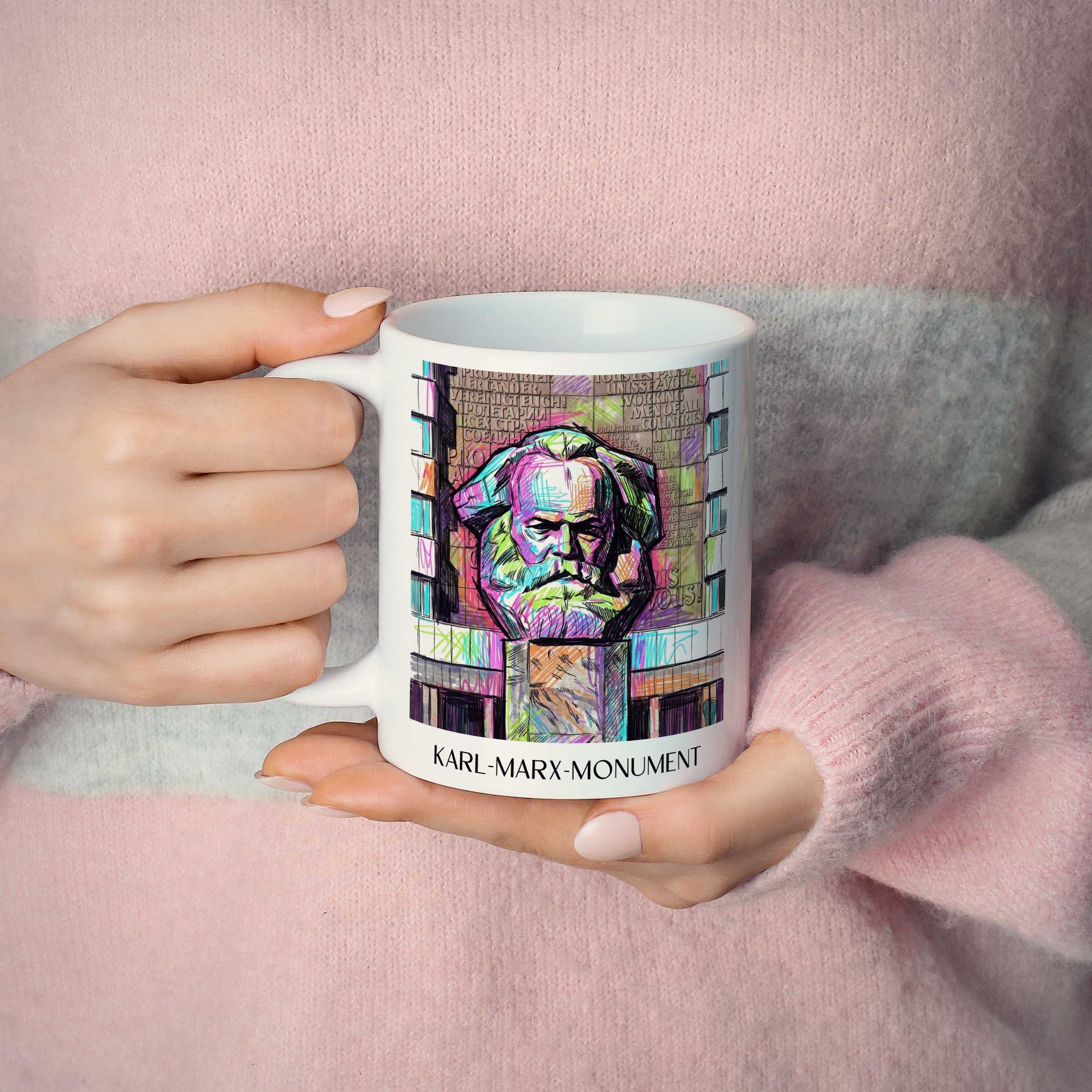 karl-marx-monument-chemnitz-deutschland-kaffeebecher-graffiti