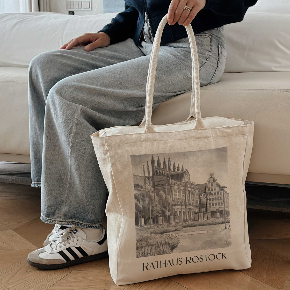 rathaus-rostock-deutschland-einkaufstasche-aquarell-schwarz-weiss
