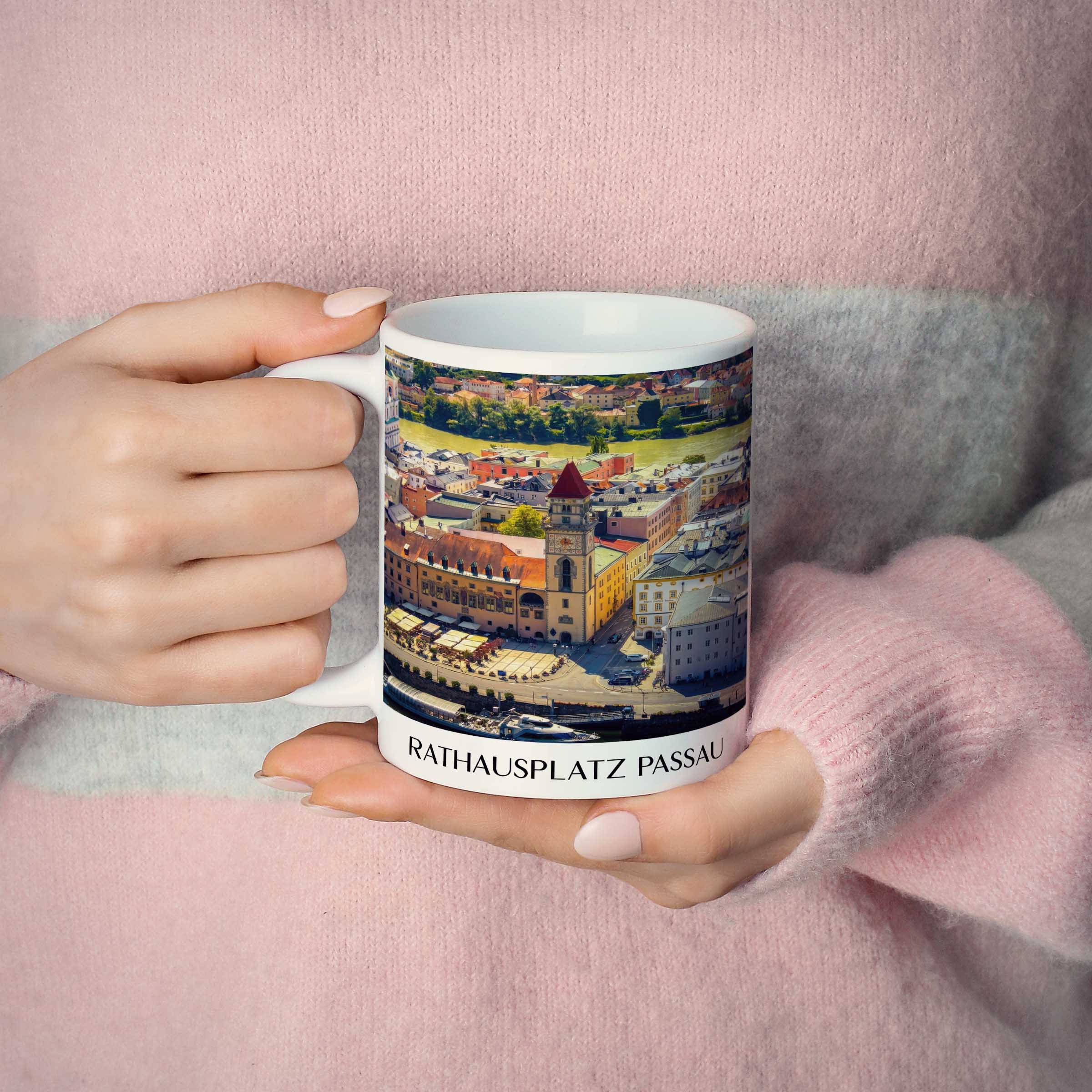 rathausplatz-passau-deutschland-kaffeebecher-oil-painting-oelgemaelde